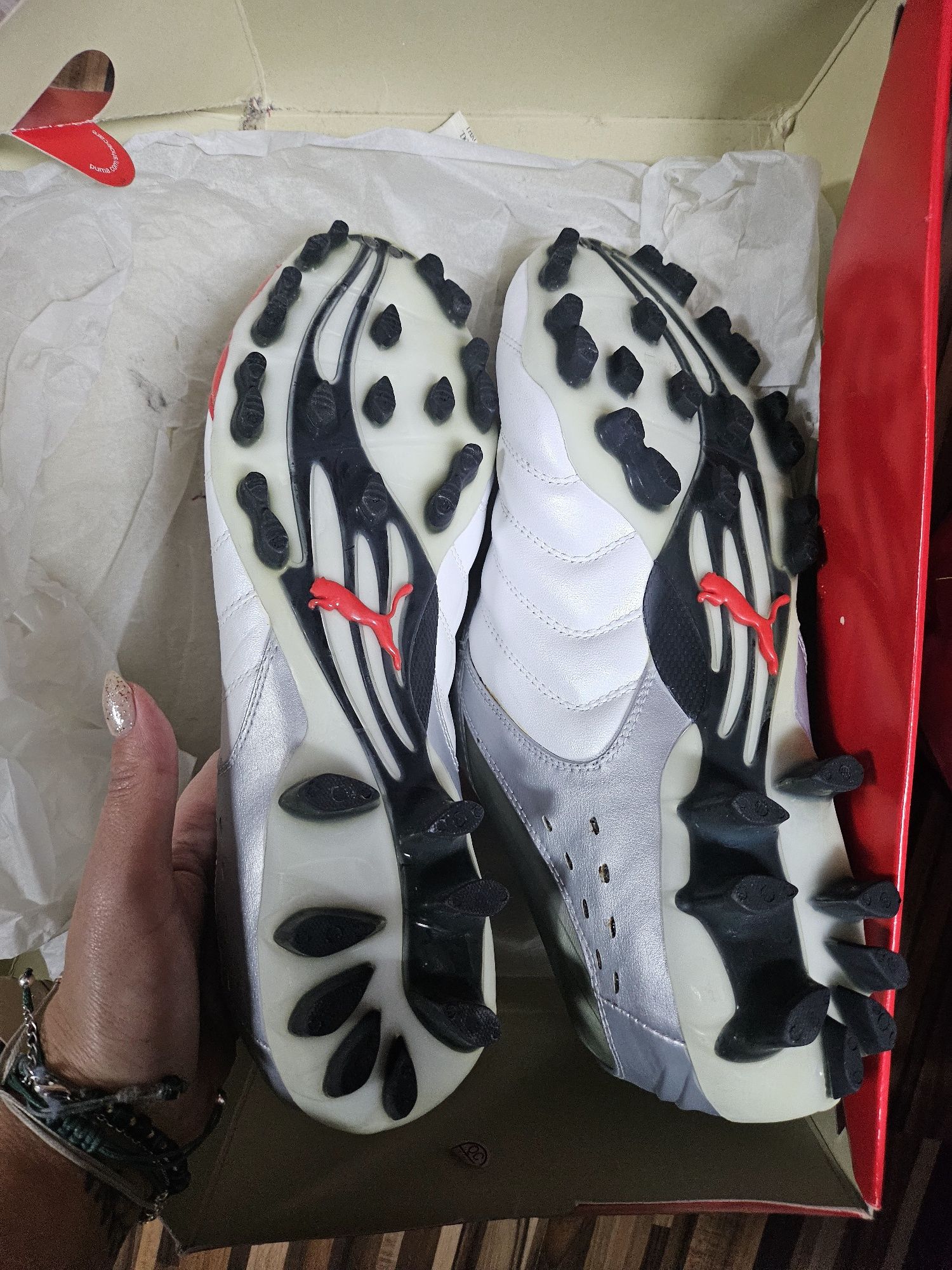 Нови бутони Puma от затворен спортен магазин 44 номер, стелка 28.5