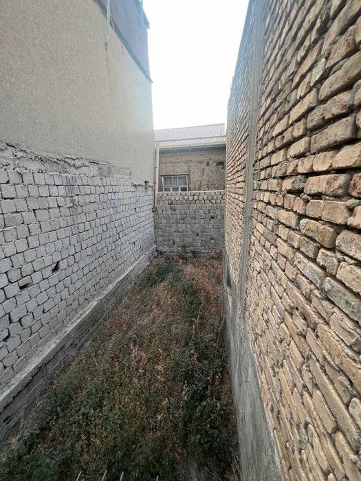 13 соток йер (под гостиница) сотилади, Регистондан 300метр