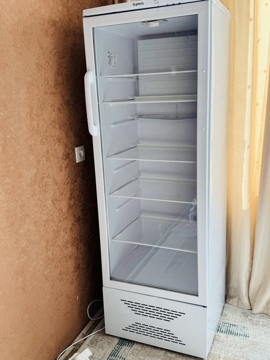 Витринный холодильник бирюса