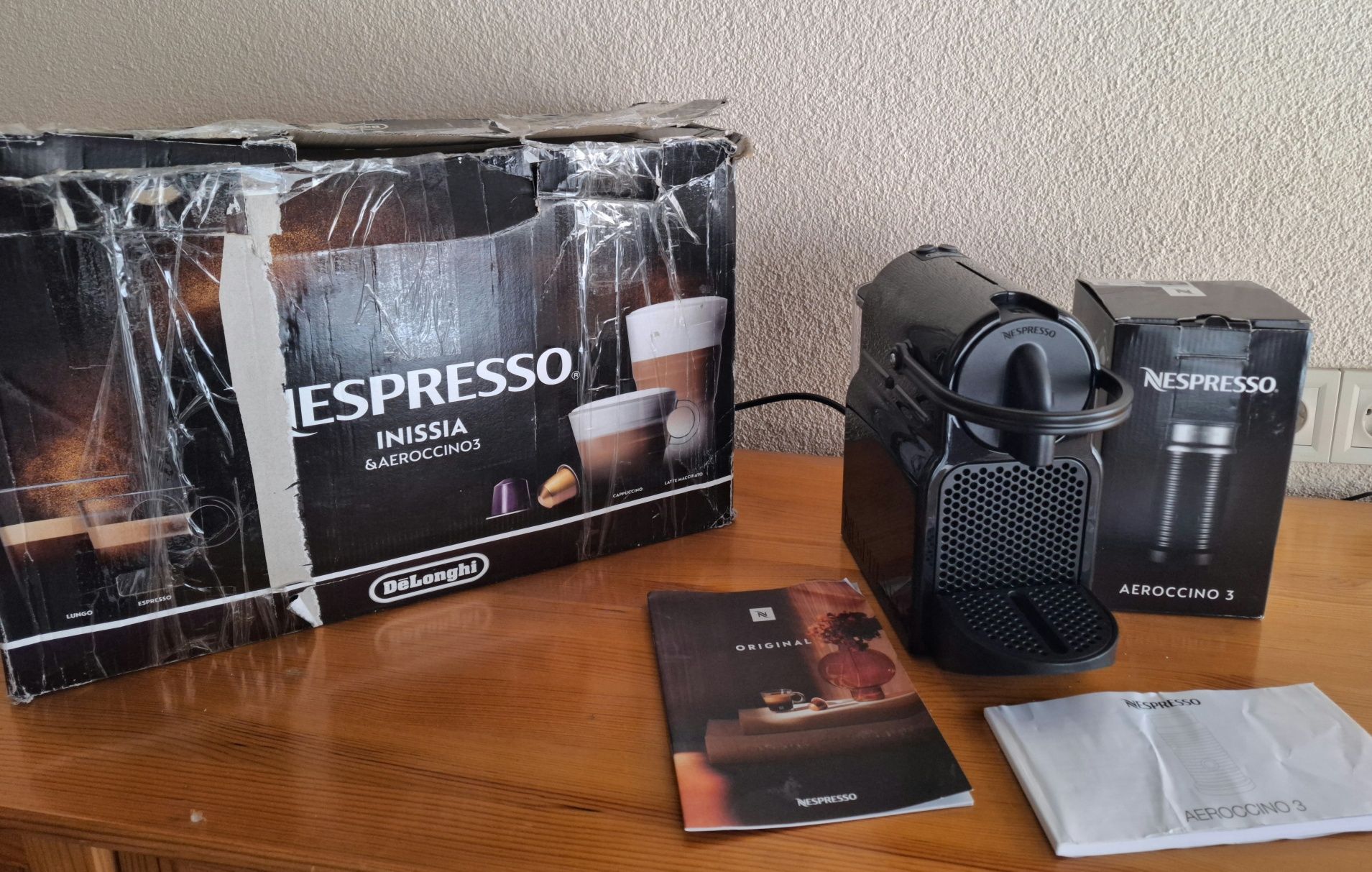 Кафемашина с капсули NESPRESSO Inissia Черна & Aeroccino3,1260 W,19bar