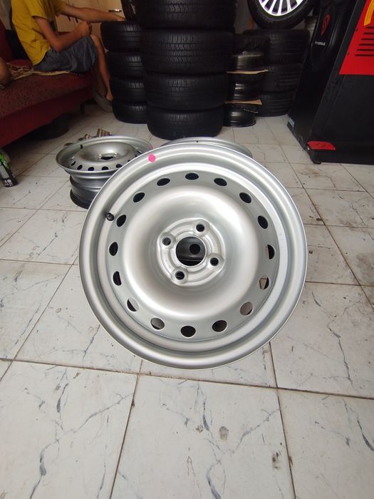 Nexia 3 GM, stalnoy seriy R15 diska sotiladi.