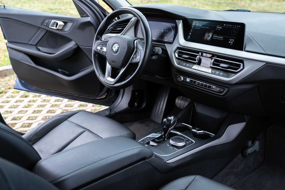 BMW 118i Advantage, automata, faruri led, int. piele, revizii la zi