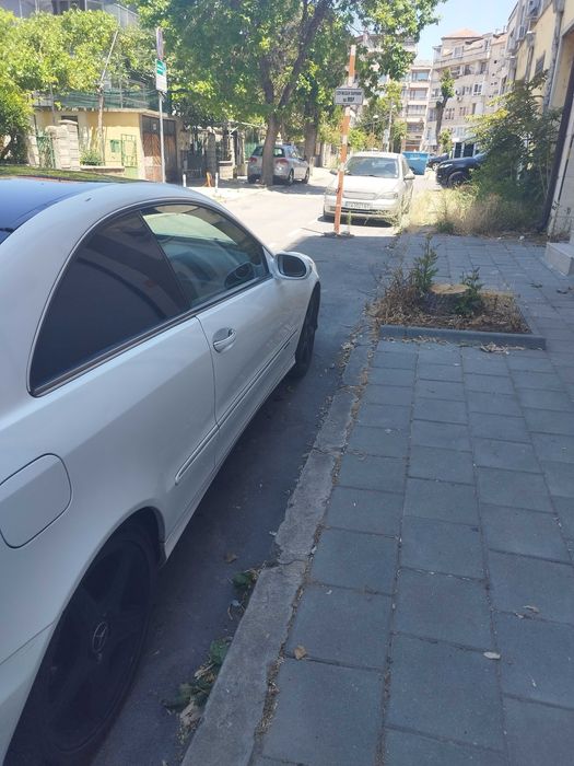 Продавам Mercedes-Benz CLK 240