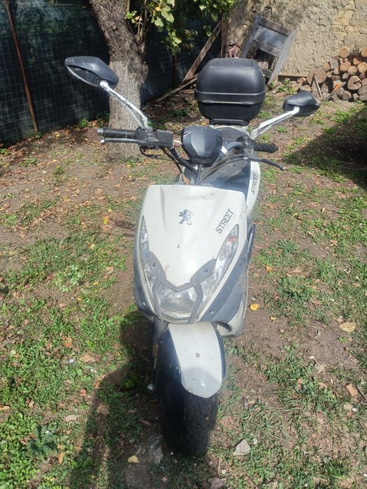 Vând scuter Peugeot