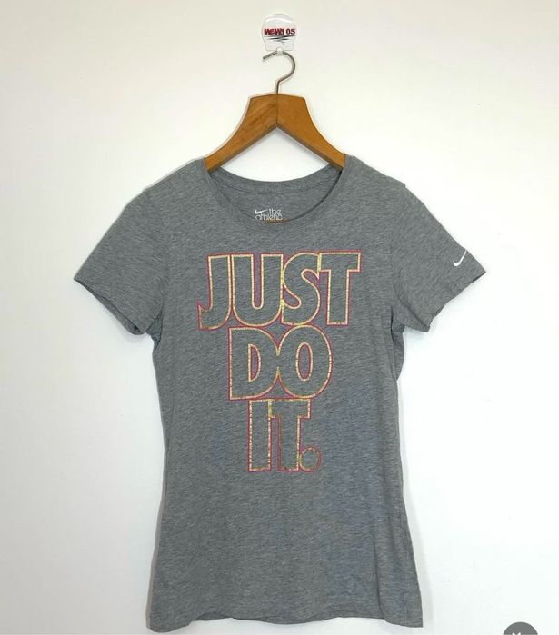 Дамска тениска “Nike”