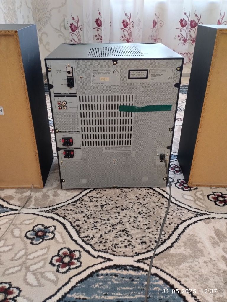Sony Hi-Fi Musiqa Markazi (ishlaydi)