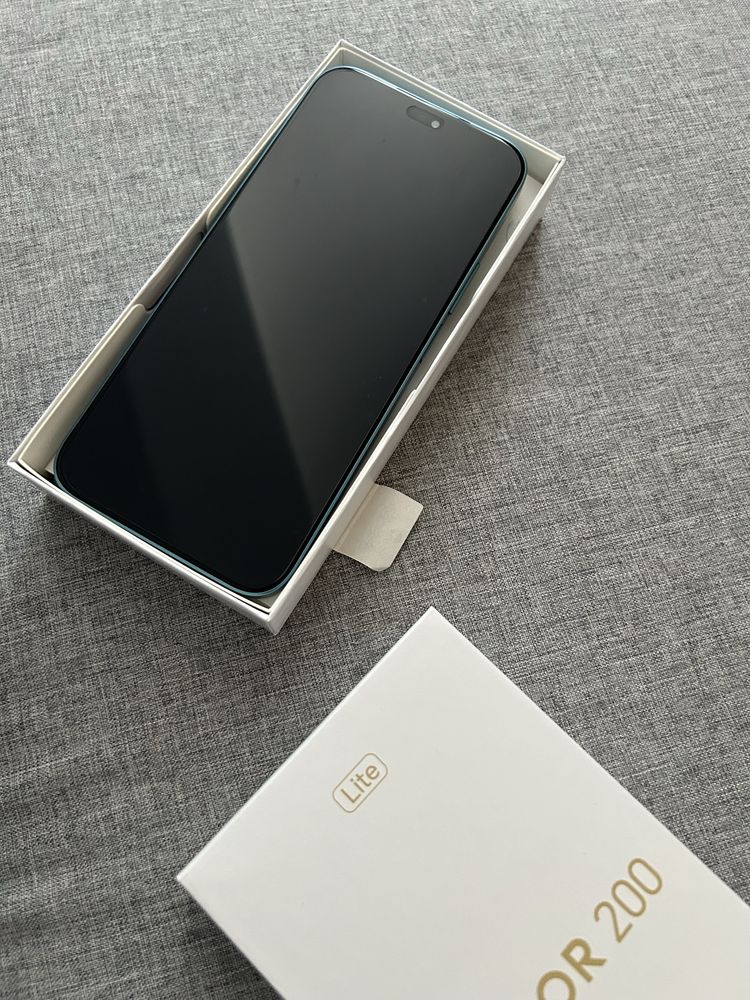 Vand  telefon Honor 200 lite