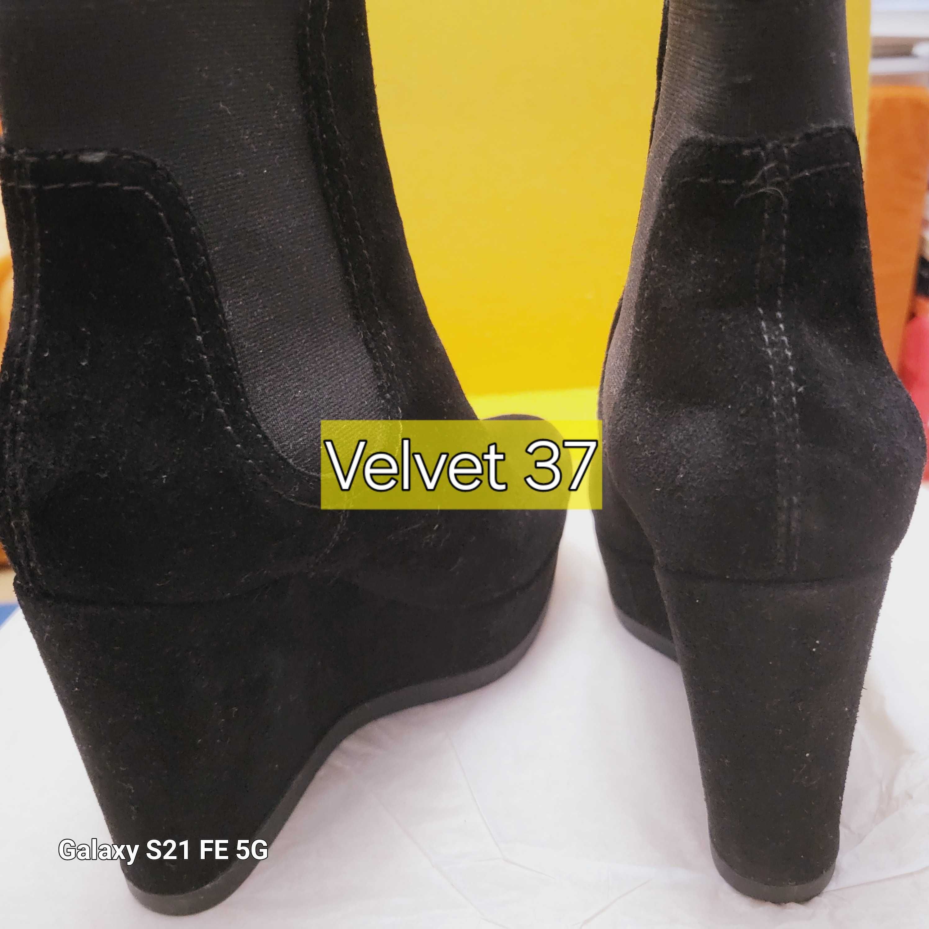 Christelen B., , Velvet 37, Velur