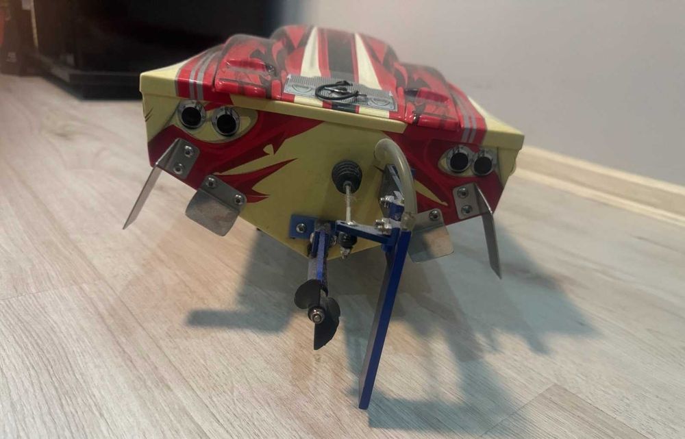 Радиоуправляема лодка TRAXXAS SPARTAN
