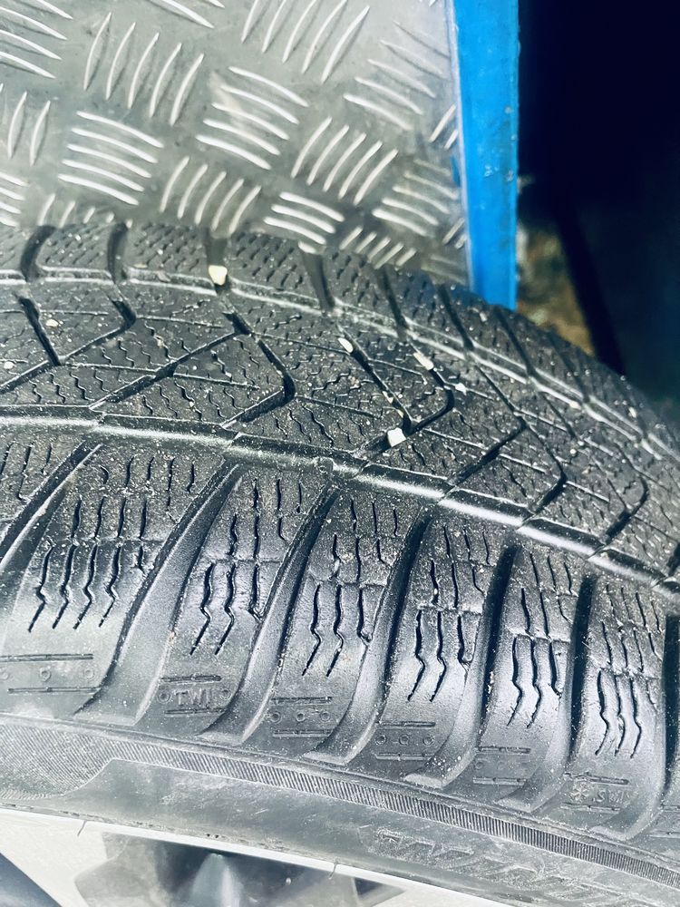 Зимни гуми PIRELLI 215/50/18”