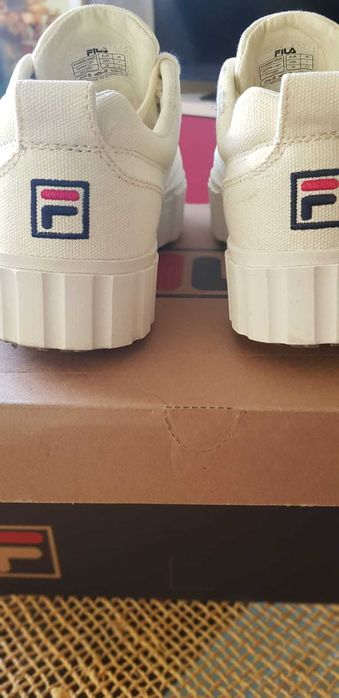 Vand adidasi FILA pt dama