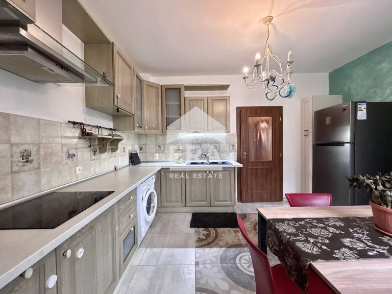 Дава се под наем Тристаен апартамент в София, Център - 102 кв.м за 800 € - Снимка #1