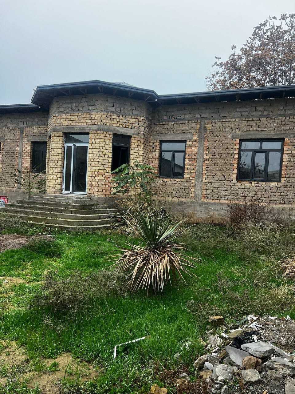 Hovli sotiladi 170.000$
