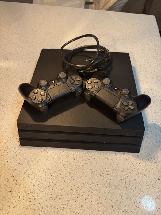Vand PS 4 Pro 1TB