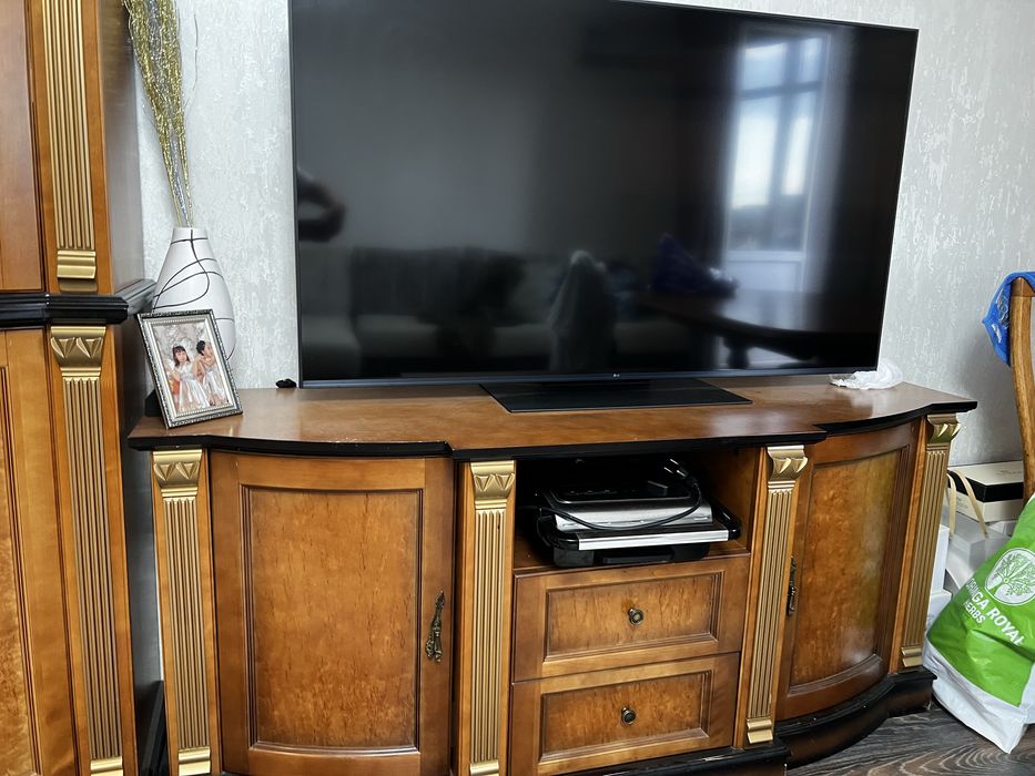 Подставка под телевизор из чистого дерева