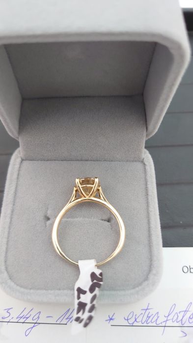 Vând inel cu diamant natural mare de 2 carate cu certificat.