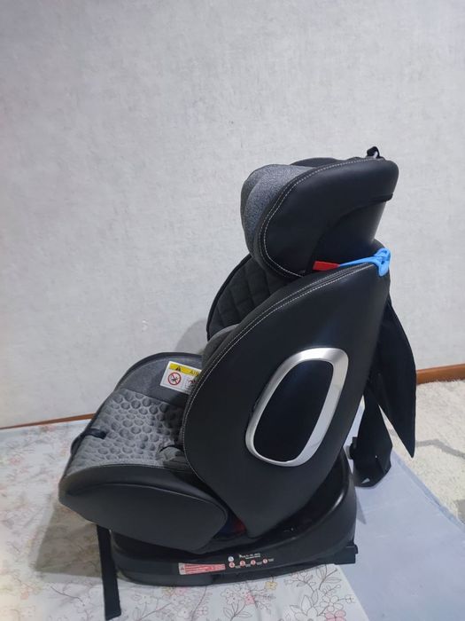 Sotiladi: Bolalar uchun universal
avtokreslo (0-12 yosh)
Holati: Yangi