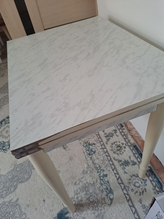 Ас үйге арналған стол. Б/У.