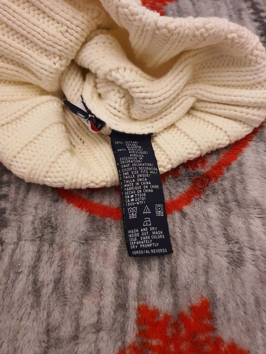 caciula tommy originala