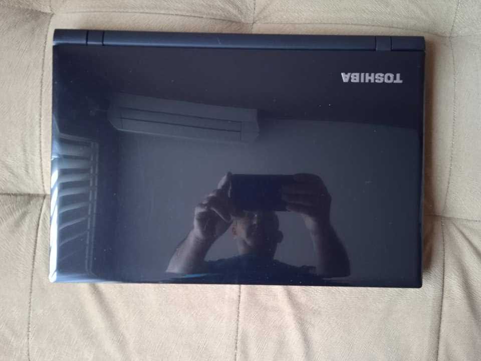 Toshiba Satellite L50-C 4ядрен Intel 1TB 3 часа батерия
