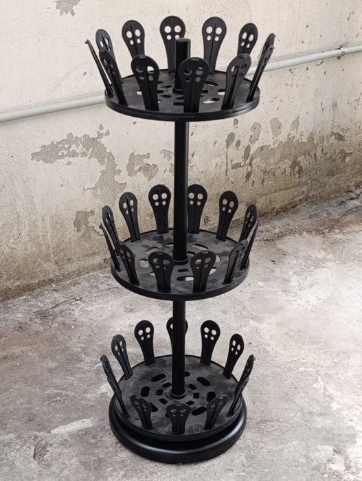 Scaune birou,pantofar etajat. 150 lei.