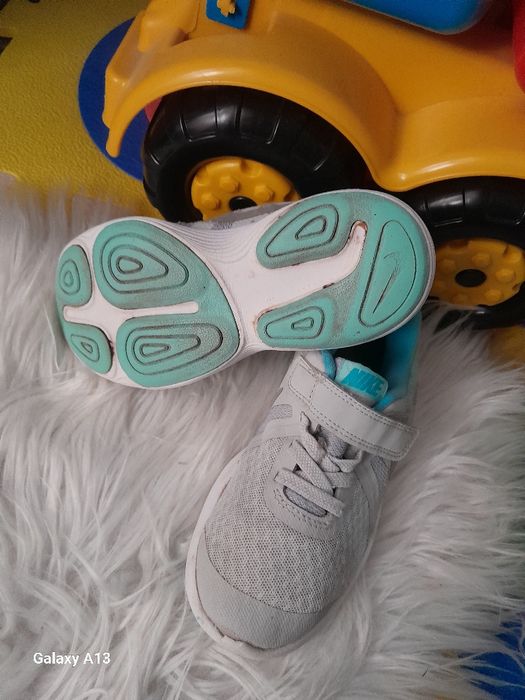 Adidasi nike copii