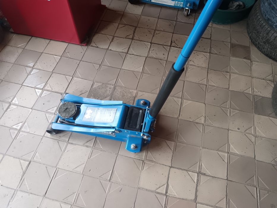 Домкрат двухштоковый
