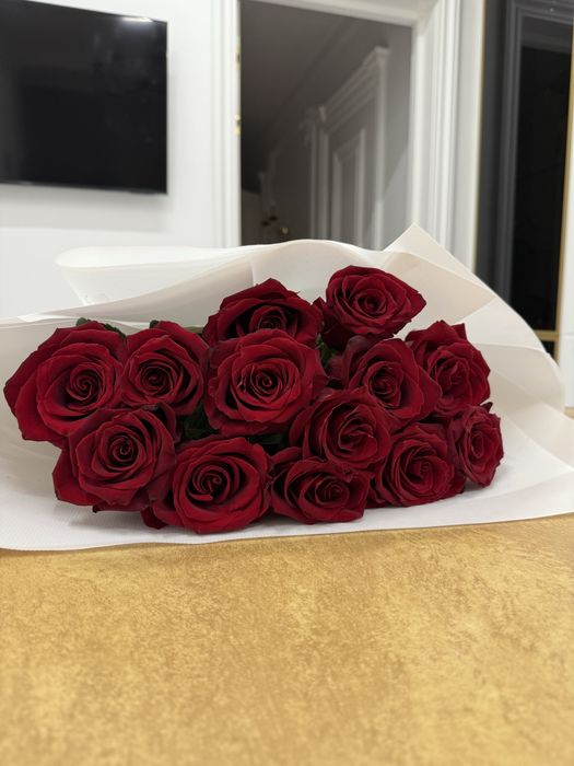 Свежий букет из шикарных метровых роз