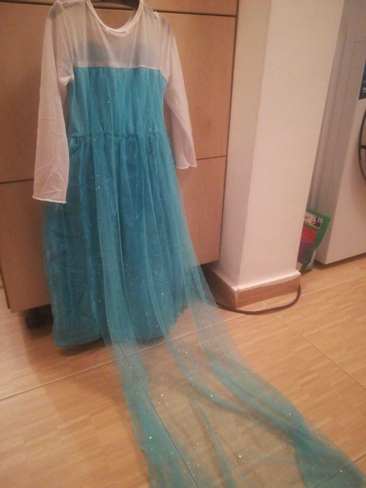 rochie Elsa cu trena masura 110