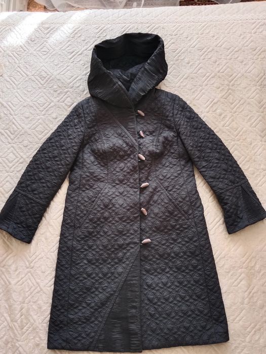 Продам демисезонное пальто.