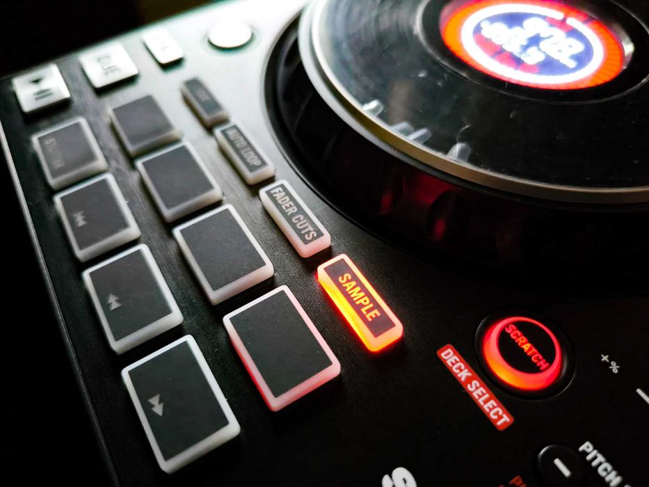 Consola DJ Numark Mixtrack Platinum FX NOUA Garantie 2027