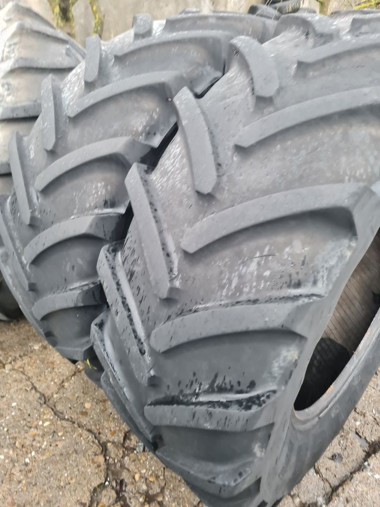 Anvelope 540 65 R 34 Michelin.