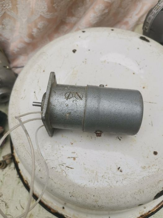 продам электродвигатели