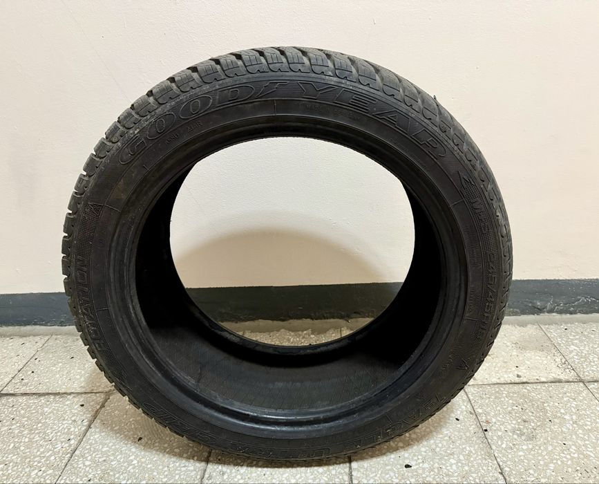 Зимна гума 245/45/18 Goodyear Eagle Ultra Grip