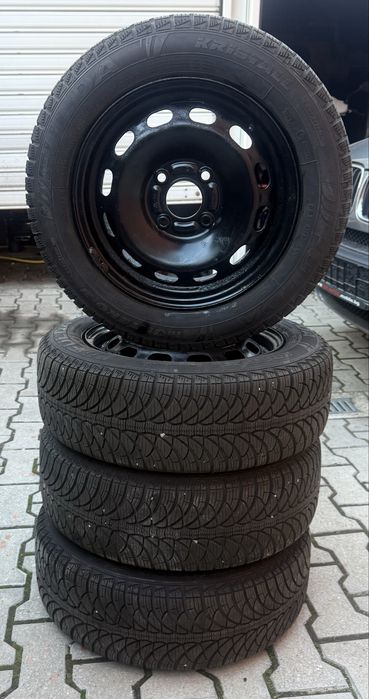 Зимен комплект гуми с джанти 15 цола за Ford