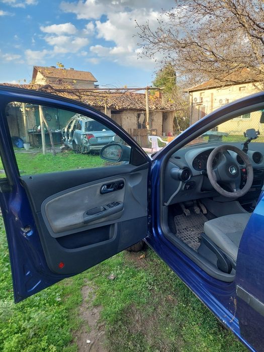 Продава се във изрядно състояние 1.4 75кс 2002г.