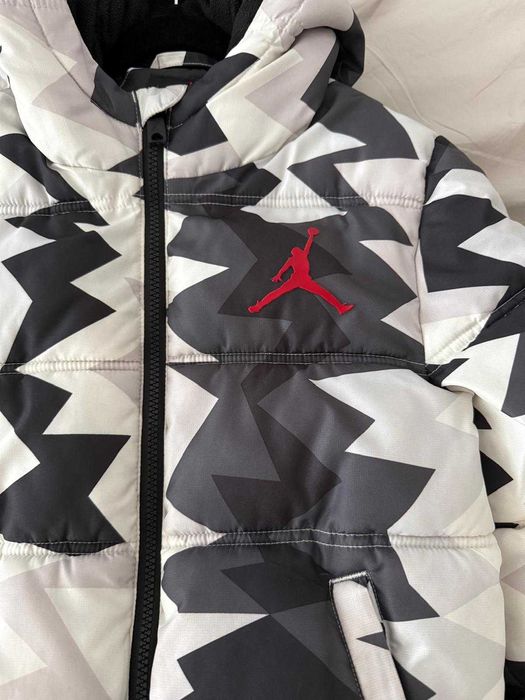 Jordan Nike Unisex Jacheta de Iarna  Baieti 128-132 cm pret 300 lei