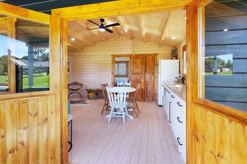 Case pe structură metalică, și case de lemn la cheie, preț mic mic mic