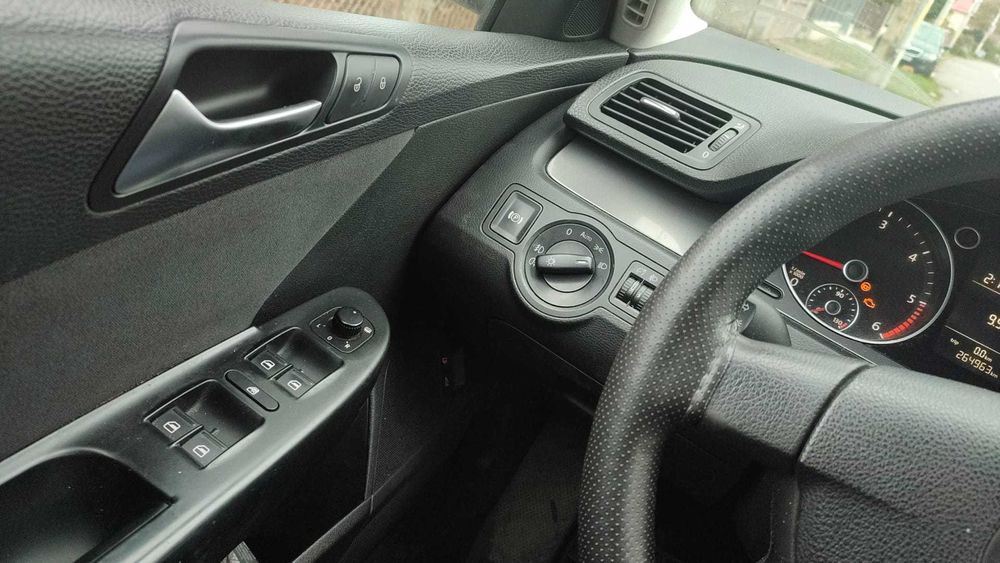 Vând Vw Passat B6
2.0 140 cp 103 kw