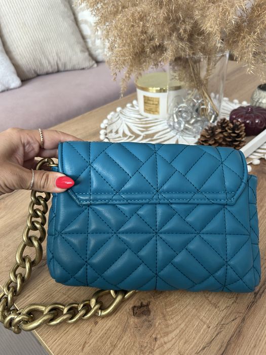 Тюркоазена чантичка Зара