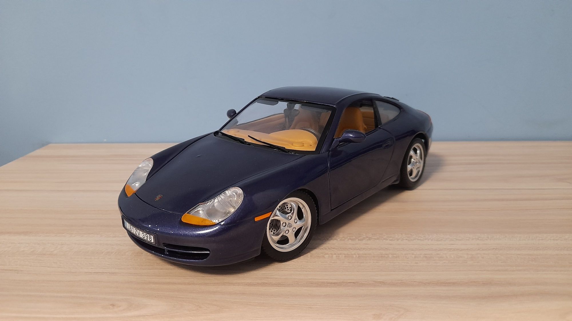 Porsche 911 Carrera 1:18 Burago