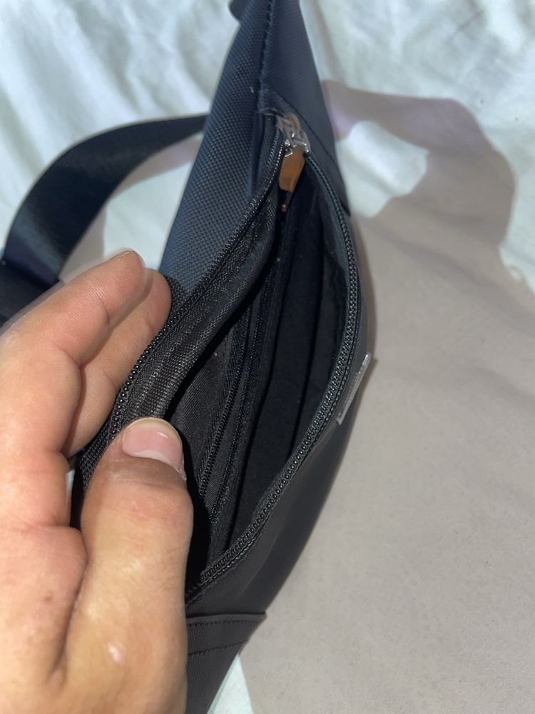 vand borseta Lacoste originala