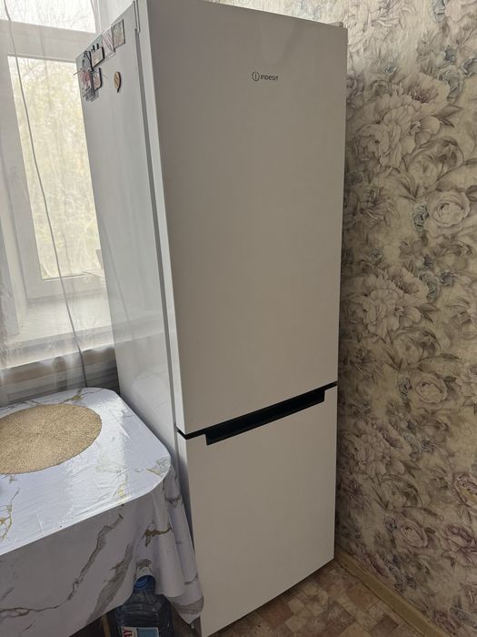 Холодильник INDESIT