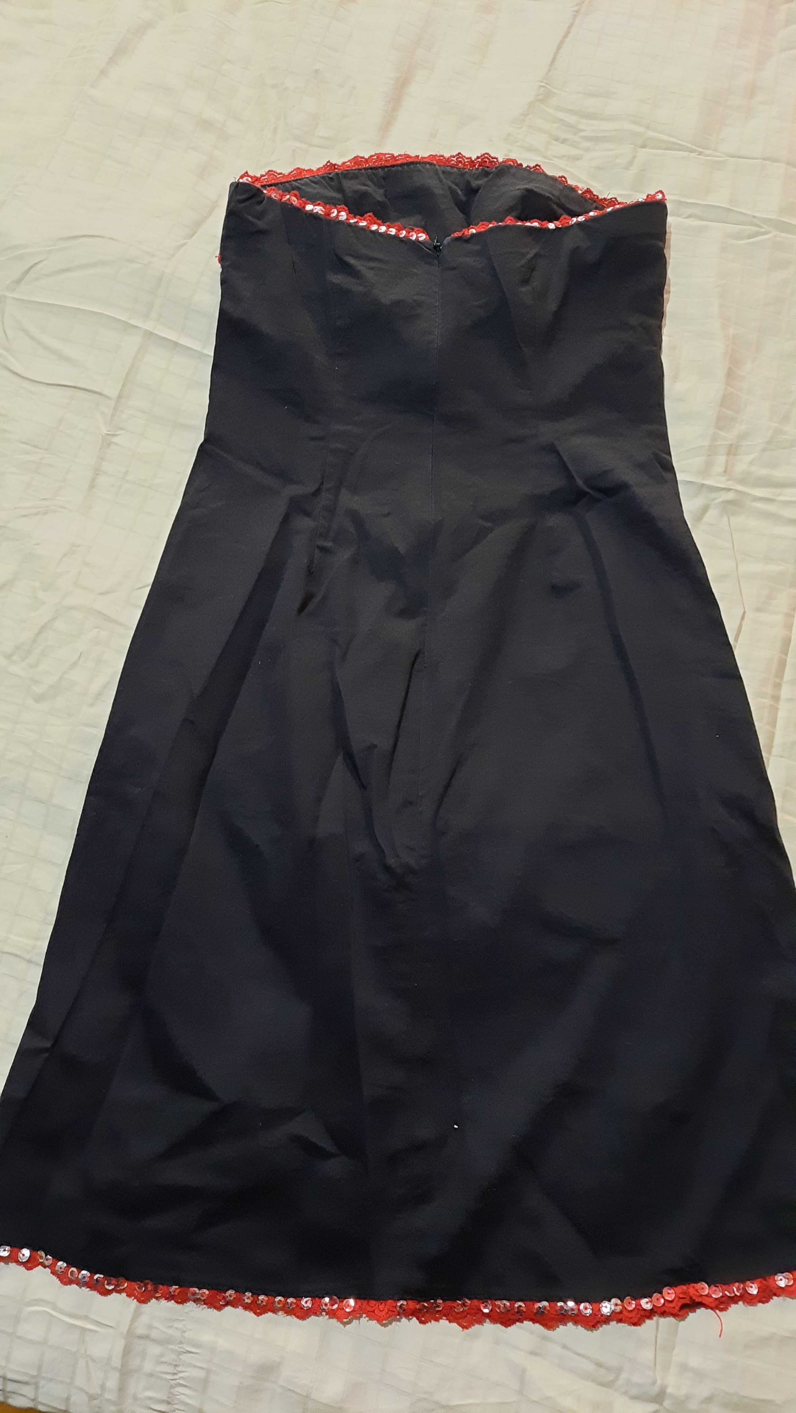 Черна рокля с декорация 14 размер
