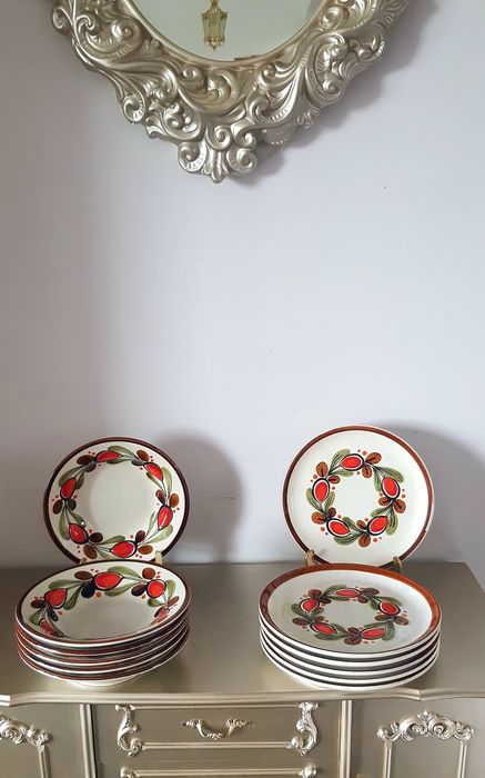 Farfurii vechi din portelan