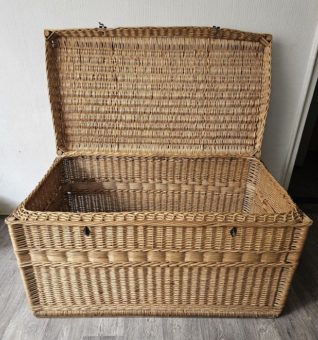 Уникален ръчно плетен кош/ракла,120х60х60