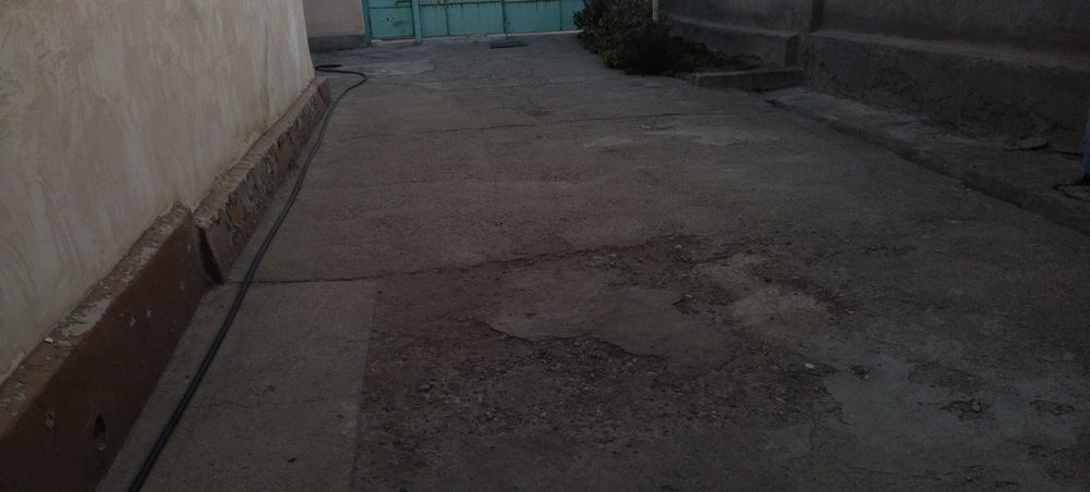 10 сотик Ҳовли сотилади