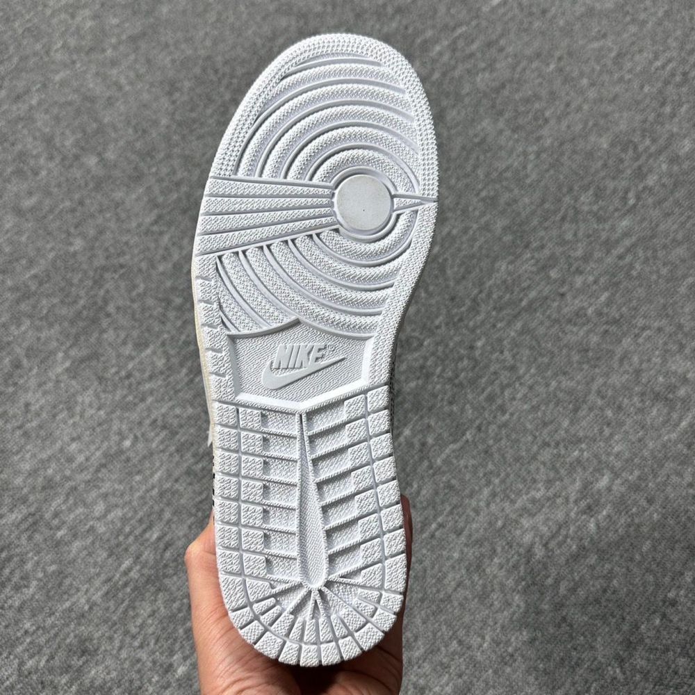 OFF-White x Air Jordan Euro (44)