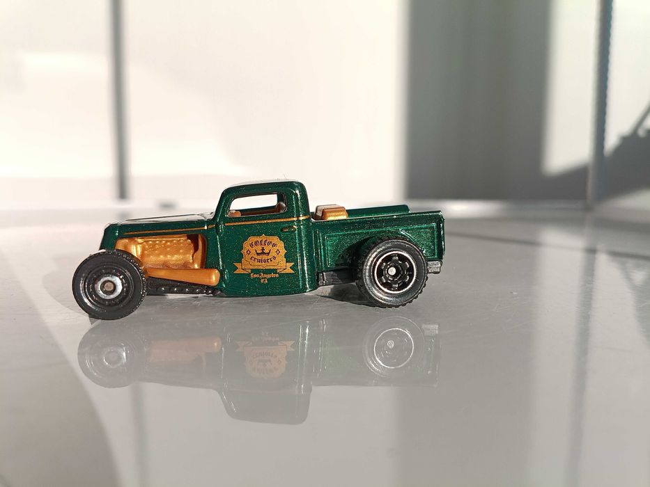 Matchbox , Hot Wheels , Maisto и други .