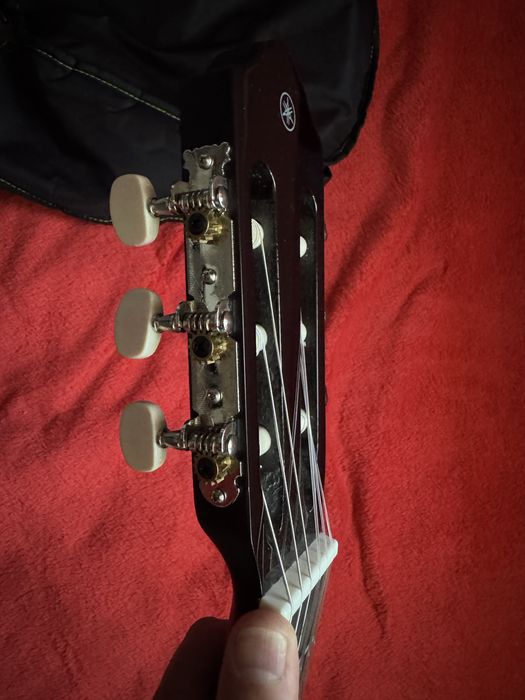 Vand chitara Yamaha C40 ca noua